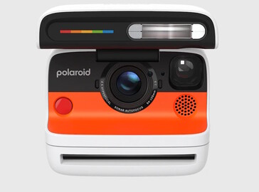A felpattintható vaku egyben objektívfedőként is funkcionál. (Kép forrása: Polaroid)