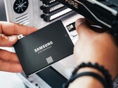 Egy modder a kissé régebbi SSD-ket játékkazettákká alakítja át.