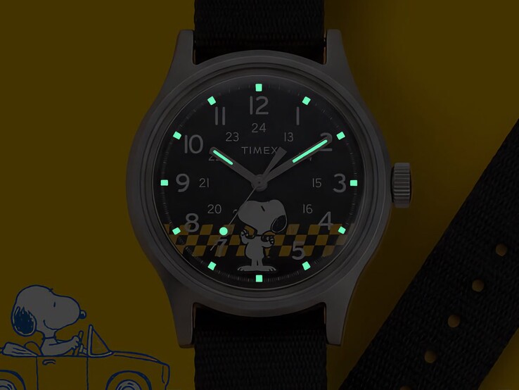 A Timex x Peanuts Snoopy MK1 a lumineszcens óramarkereknek és mutatóknak köszönhetően sötétben világít.
