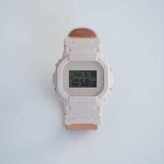 A Casio x Hender Scheme kollab 2017-ből - a DW-5600HS-4JF. (Kép forrása: Elite Timepiece HK - Hong Kong)