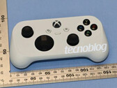 A Microsoft új Xbox-vezérlője viszonylag zömök formájú.