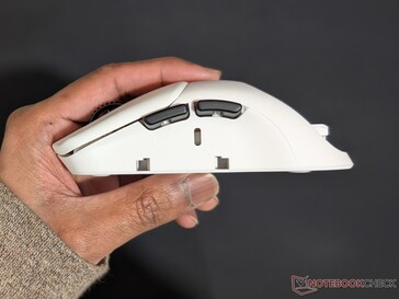 A Pathfinder mag bal oldala.