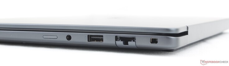 Jobb oldalon: Nano-SIM-nyílás (opcionális), 3,5 mm-es fejhallgató-csatlakozó, USB-A 3.2 Gen. 1 (5 Gbps), RJ-45 (1 Gbps), Noble lock