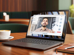 A Dell Pro 5 Series 14 (P514265) 14 hüvelykes laptophoz képest viszonylag könnyű, 1,35 kg.