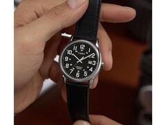 A Timex TW2Y12800JQ 38 mm-es ezüstszínű tokkal rendelkezik.