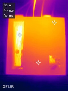 Minisforum MS-02 Ultra stressz teszt alatt (felső oldal)