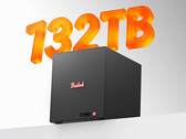 A négy rekeszes ME Pro 370 ára Kínában körülbelül 634 dollártól kezdődik. A képen: a NAS promóciós képe, amely kiemeli a 132 TB-os tárolókapacitást.