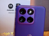 A Motorola Edge 70 Fusion két változatban, különböző méretű akkumulátorral és exkluzív Pantone színekkel kapható
