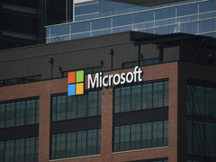 A Microsoft logója/jelzése egy épületen