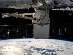 A Föld körül keringő műholdat ábrázoló kép. (Kép forrása: SpaceX-Imagery - Pixabay)