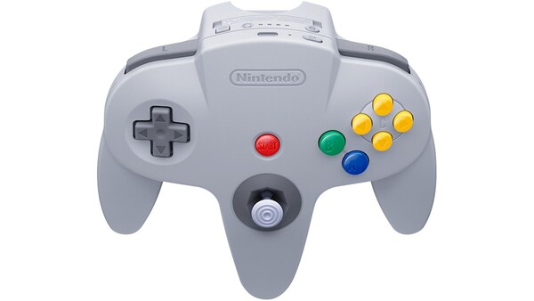 A Switch Online Nintendo 64 Controller az eredeti N64 kontroller méretarányos másolata.