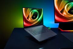 A 2025 Razer Blade 14 a kis és vékony formája ellenére is a legjobb versenyzőnek számít (Kép forrása: Razer)
