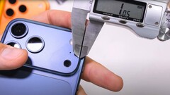 Zack Nelson tartóssági tesztelő szerint az iPhone 17 Pro &quot;Scratchgate&quot; valós és kizárólag a Apple&#039;s hibája. (A kép forrása: JerryRigEverything)