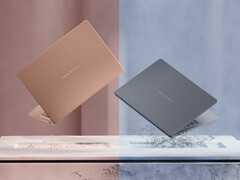 A Panther Lake ZenBook 14 OLED teljes feltöltés mellett akár 18 órányi internetes böngészést ígér. A képen: egy promóciós fotó, amely a laptop két színváltozatát mutatja be.