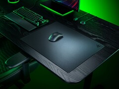 Razer Atlas Pro üveg egéralátét az íróasztalon