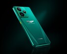 A Realme GT 7 Dream Edition az Aston Martin Aramco F1 csapattal közösen tervezték. (Kép forrása: Realme)