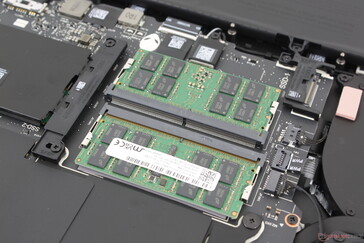 Hozzáférhető 2x DDR5 SODIMM foglalat