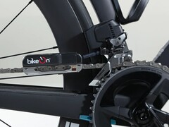 A CycleClick közvetlenül a kerékpárláncra szerelhető. (Kép forrása: BikeOn)