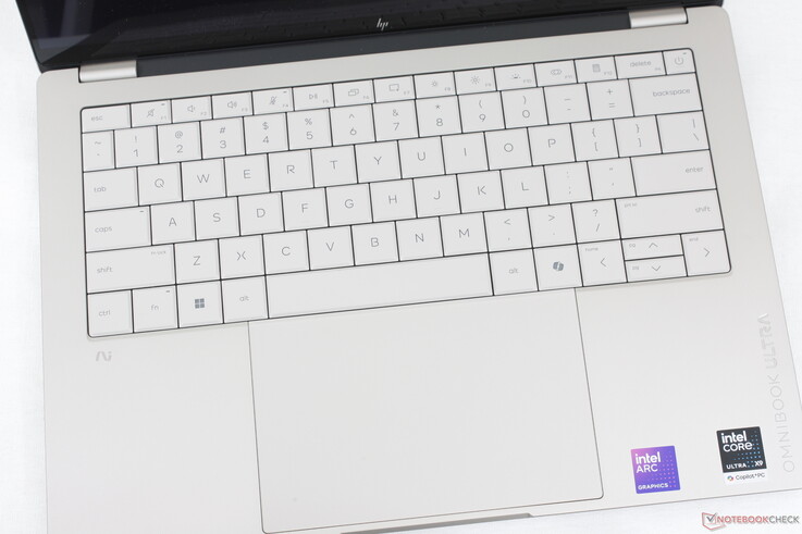 A Clickpad most jóval nagyobb, mint korábban (~13,8 x 8,1 cm), de a gyenge tapintható visszajelzés nem igazán kielégítő, amikor megnyomják