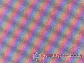 Azon kevés érintőképernyők egyike, amelyek matt felülettel rendelkeznek a tükröződés csökkentése érdekében, a szemcsésebb pixelek árán