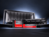 Sandisk NAS 600 SATA SSD és NAS 800 NVMe SSD egy NAS-ház előtt