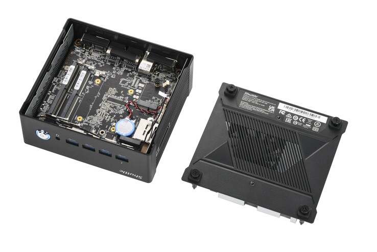 A mini PC könnyen nyitható (Kép forrása: Shuttle)
