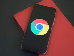 A Google Chrome logóját megjelenítő okostelefon a GLM-5.3-at és egy Chrome-exploitot szemléltet.