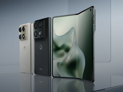 A Razr Fold a Blackened Blue és a Lily White Pantone-tanúsítású színekben kapható. (Kép forrása: Motorola)