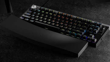 A Logitech Pro X2 Rapid XL-es szilikon tenyértámasztékkal, kétféle magasság- és dőlésszög-beállítással, cserélhető billentyűkapsokkal, OLED-kijelzővel és még sok más funkcióval rendelkezik