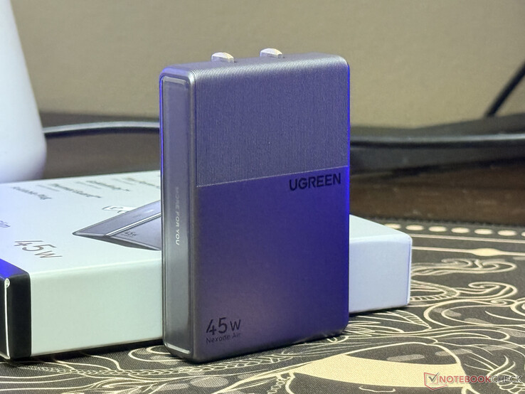 Az Ugreen Nexode Air 45 W-os vékony töltő a minimalista csomagolásán túl