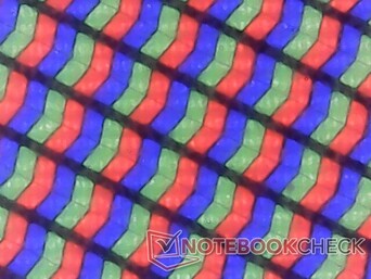 Éles RGB képpontok minimális szemcsézettséggel a matt fedés ellenére is