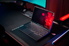 XMG Neo 16 A25 (kép forrása: Notebookcheck)