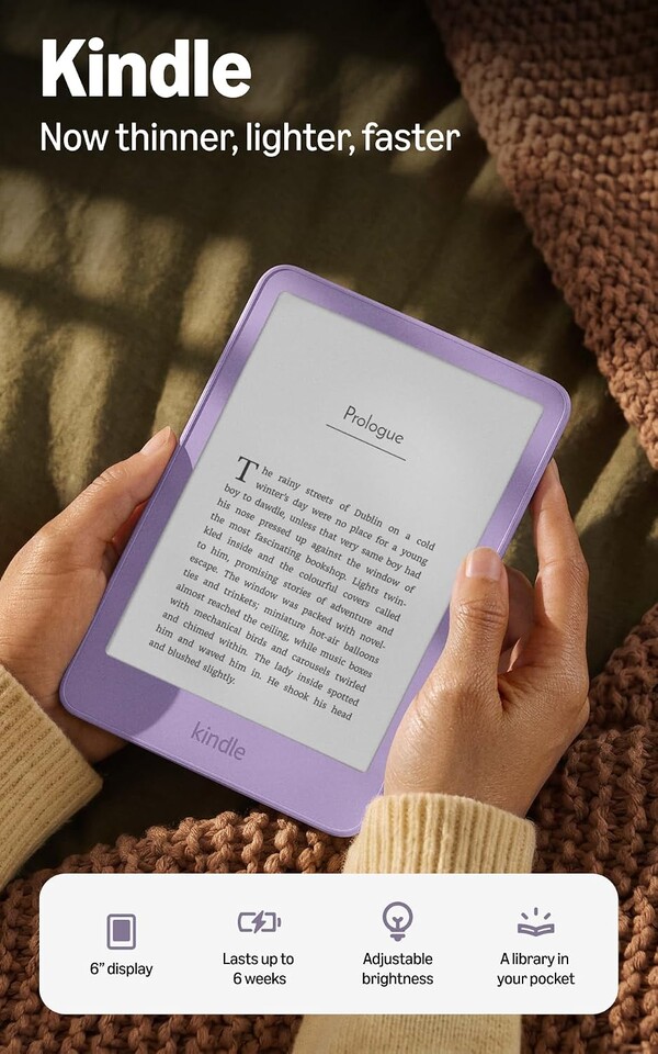 Az új Kindle e-könyv-olvasók kijelzője egy síkban van az előlapjukkal.
