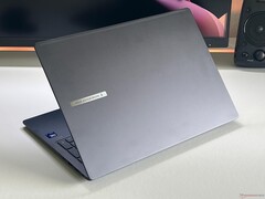 Asus ExpertBook B5 B5605. (Kép forrása: Notebookcheck)