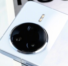 A Redmi K80 Ultra várhatóan úgy fog kinézni, mint a többi K80-as sorozatú telefon. (Kép forrása: Jack Yee)