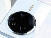 A Redmi K80 Ultra várhatóan úgy fog kinézni, mint a többi K80-as sorozatú telefon. (Kép forrása: Jack Yee)