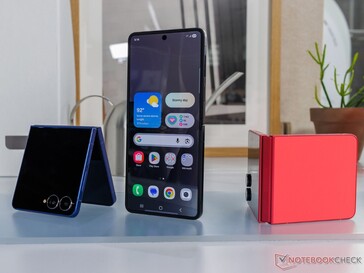 Galaxy Z Flip 7 képernyő és hátsó kamerák (kép forrása: Notebookcheck)