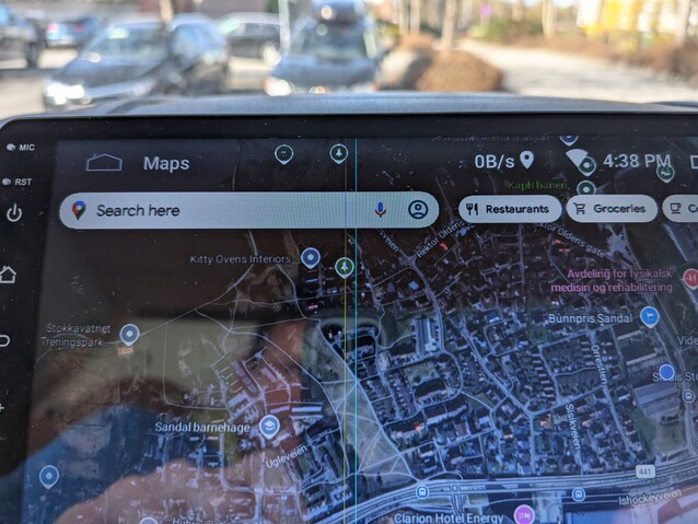 720p-nél a kijelző sosem volt nagyszerű, de körülbelül 4 év használat után elkezdtek megjelenni a függőleges vonalak.