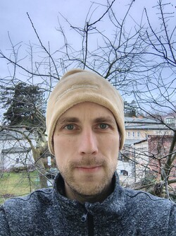 Szelfi a Motorola Edge 60 Neo készülékkel