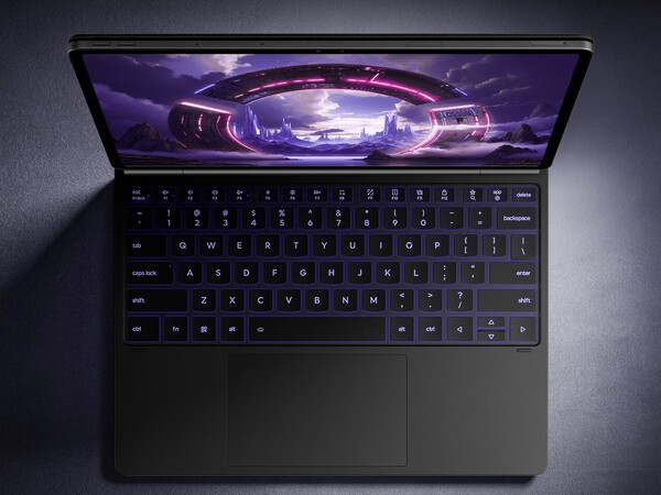 A Lenovo Y900 13 opcionális billentyűzete RGB háttérvilágítással és trackpaddel rendelkezik.