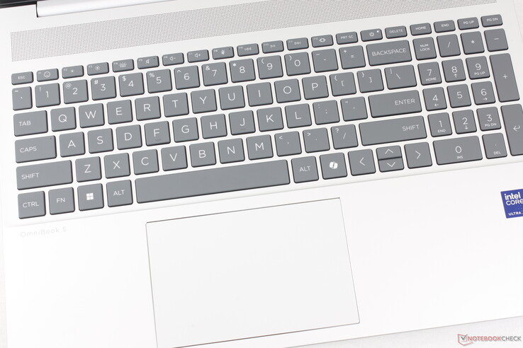 A kattintópad tisztességes méretű (12,5 x 8 cm), viszonylag puha és csendes visszajelzéssel, amikor megnyomja