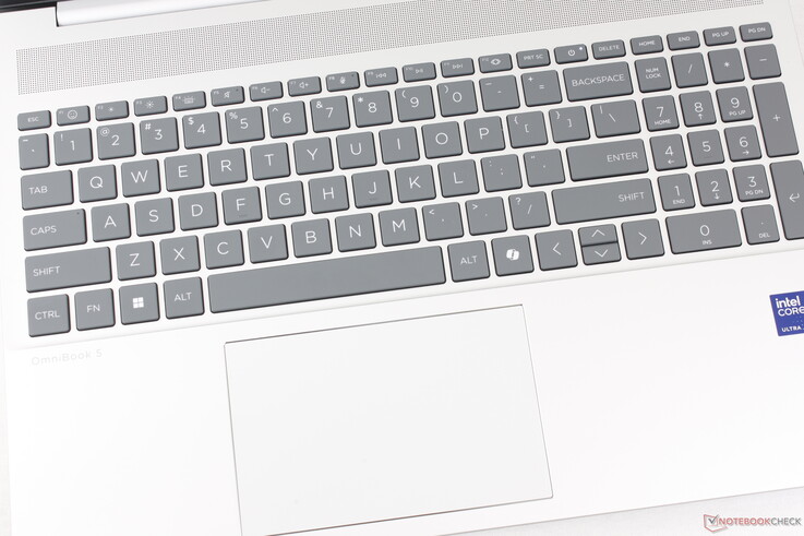 A kattintópad tisztességes méretű (12,5 x 8 cm), viszonylag puha és csendes visszajelzéssel, amikor megnyomja