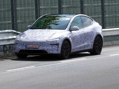 A 2026-os Tesla Model Y Performance trim a Nürburgring versenypályán. (Kép forrása: CarSpy/YT)
