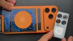 Egy iPhone 17 Pro Max utólagosan felszerelt vízhűtő rendszerrel (Kép forrása: Kingmi Mobile)