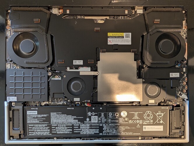 Lenovo Legion 9i belseje (kép forrása: Notebookcheck)