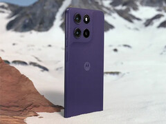 A Moto G67 Power a Pantone Parachute Purple színváltozatban. (Kép forrása: Motorola)