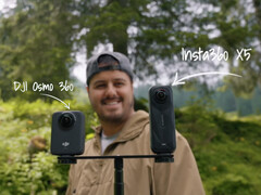 A DJI Osmo 360 és az Insta360 X5 egymás mellett. (Kép forrása: Benett Graezer)