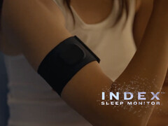 A Garmin úgy tervezte az Index alvásfigyelőt, hogy ne a csuklóján, hanem a bicepszén viselje. (Kép forrása: Garmin)