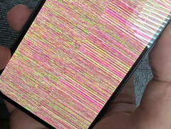 Egy példa a havas kijelző problémájára egy Google Pixel 10 készülék esetében. (Kép forrása: u/Ok_Economist_3997)