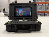 Egy teljes cyberdeck, amelyet Raspberry Pi-ből készítettek.